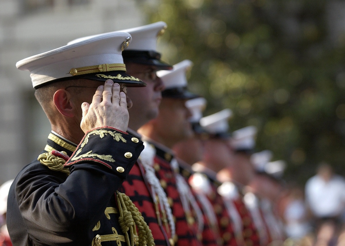 Exército abre 1060 vagas em concurso para sargentos.