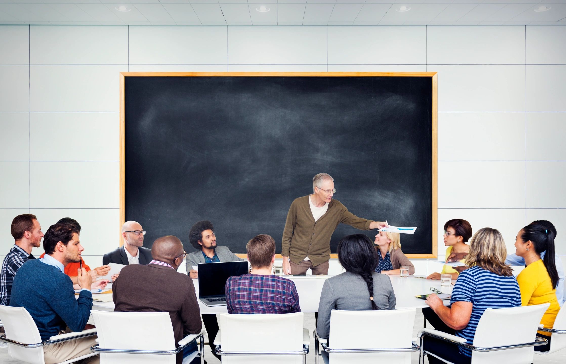 UFCG lança edital de concurso com 86 vagas para técnico-administrativos.