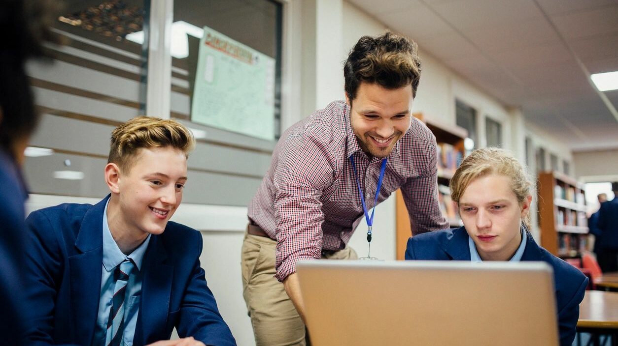 UFPE inscreve em concurso com 37 oportunidades para nível médio , técnico e superior.