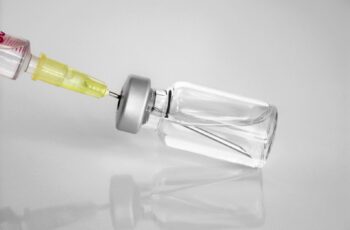 Uece avança no desenvolvimento de vacina cearense contra Covid-19.