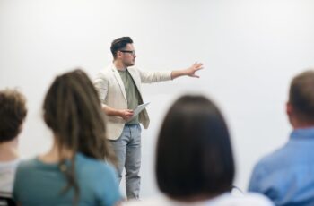 UFPE lança edital de seleção de professor substituto com 83 vagas.